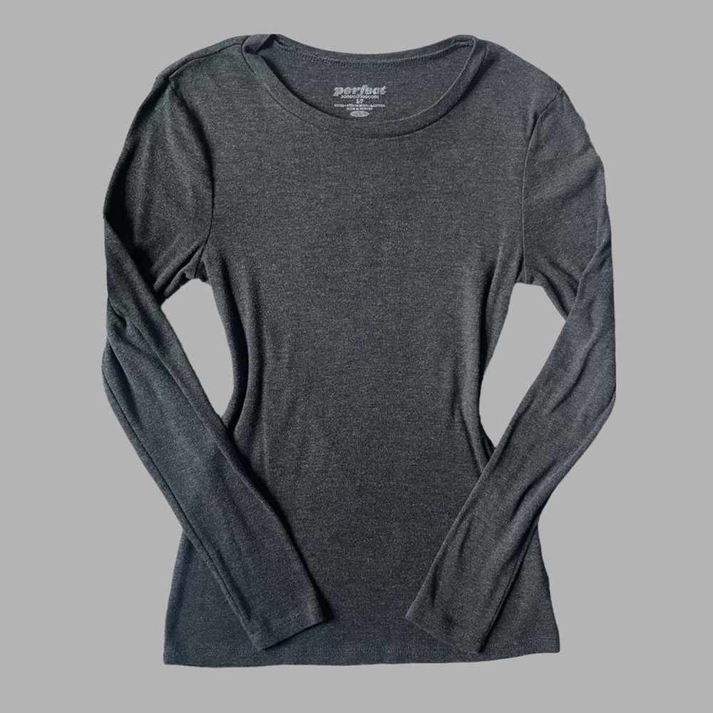 stretchy and form fitting long sleeve dark gray shirt from old navy